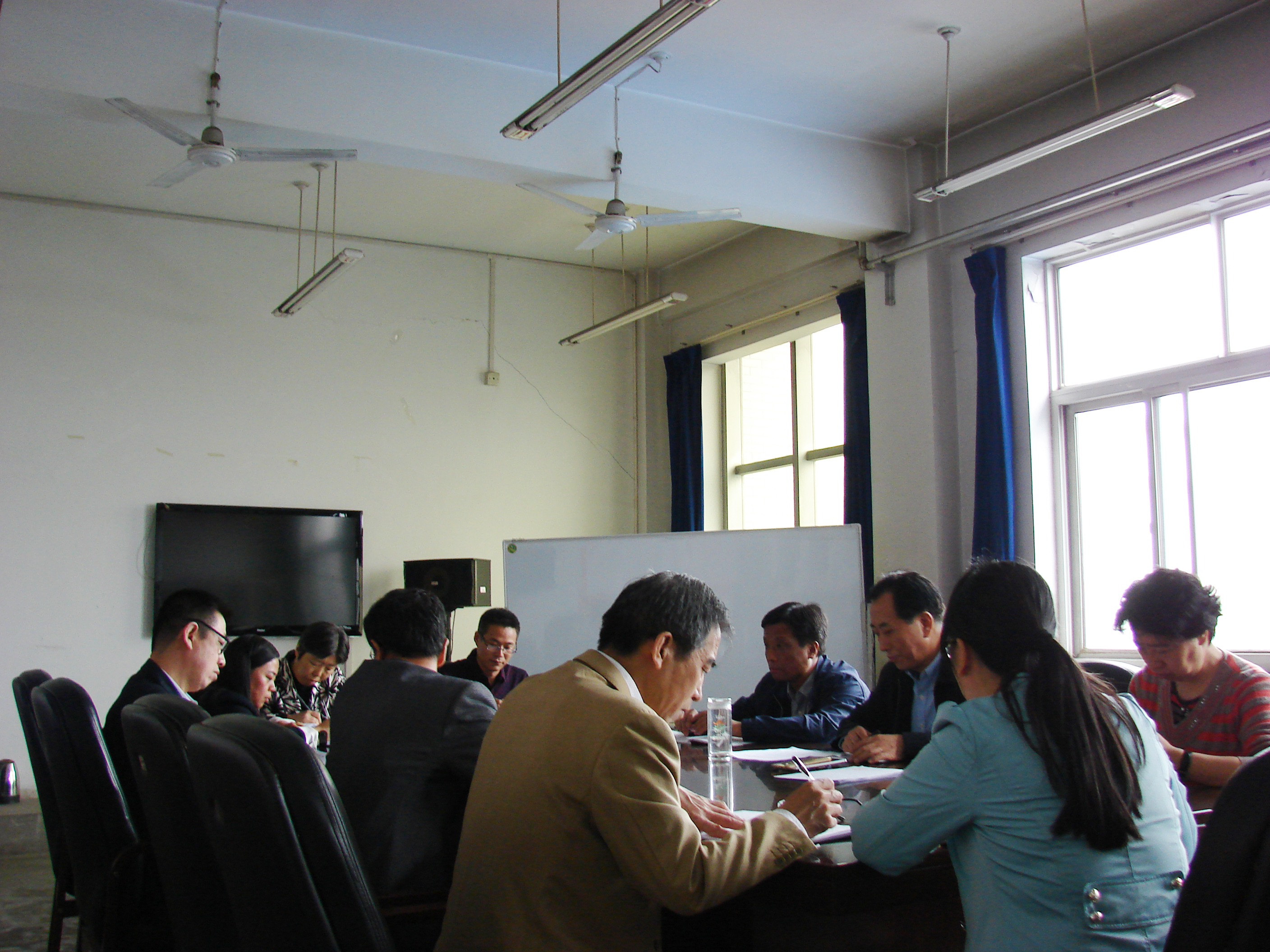 第一督导组在医学信息与卫生管理系调研.JPG